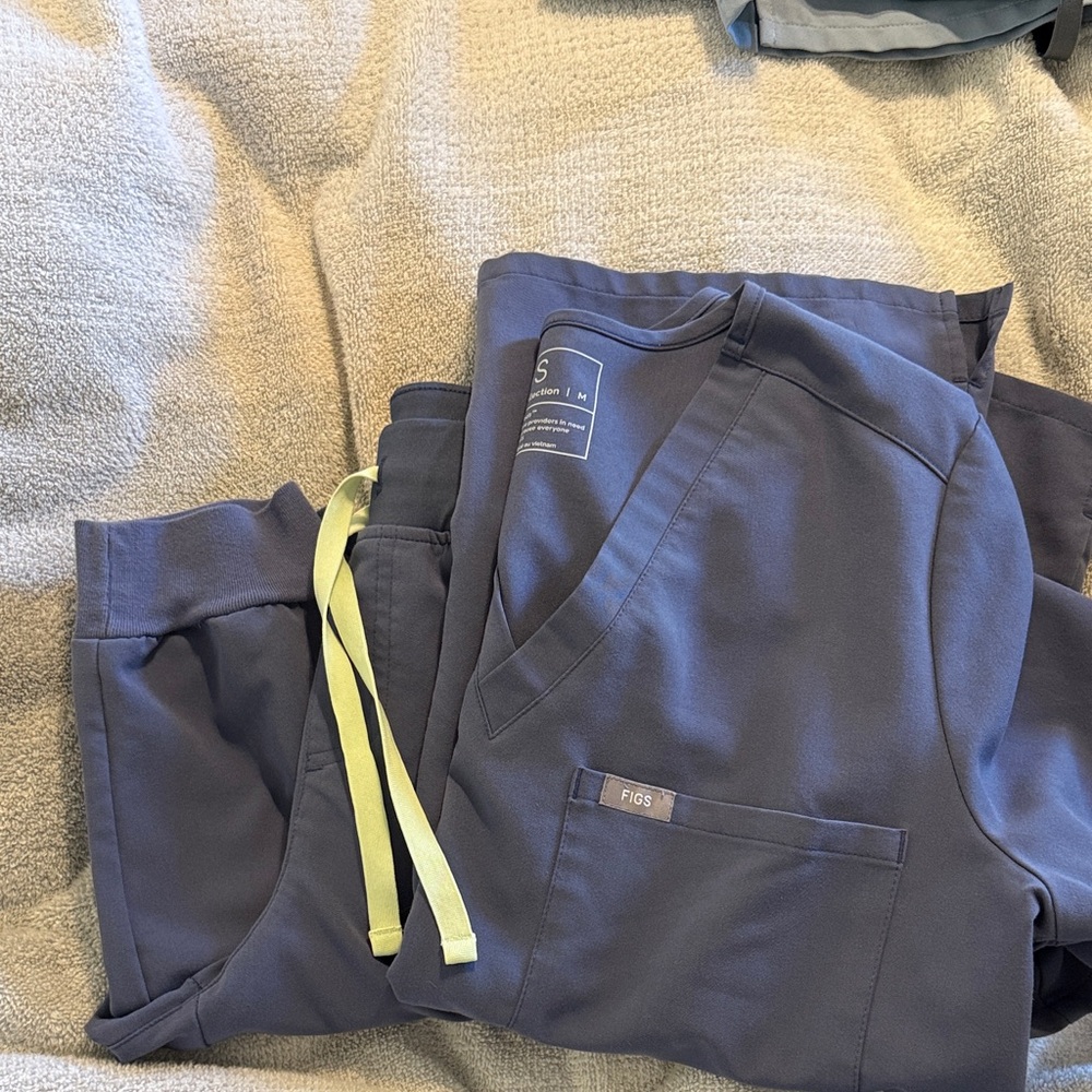 Figs scrub set